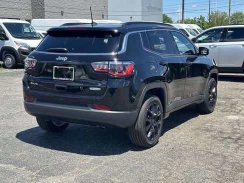 Used 2024 Jeep Compass Latitude AWD/4WD image 4