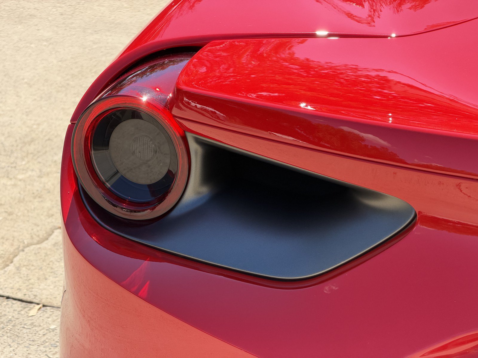 Used 2017 Ferrari 488 GTB RWD image 22