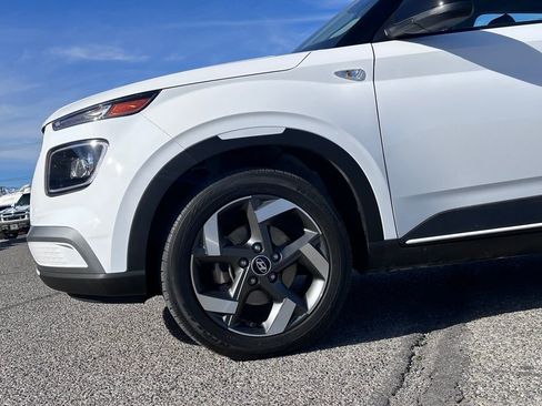 Used 2023 Hyundai Venue Limited w/ Cargo Package image 10