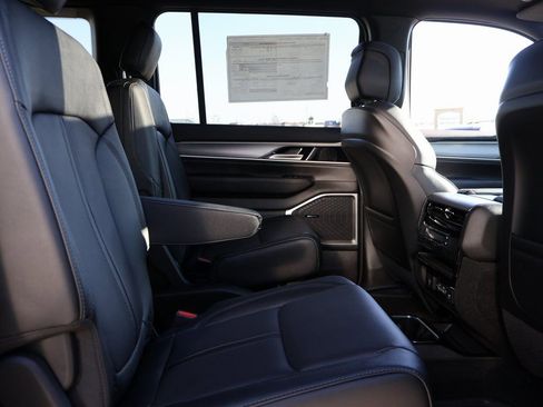 New 2025 Jeep Wagoneer L Series II AWD/4WD image 12