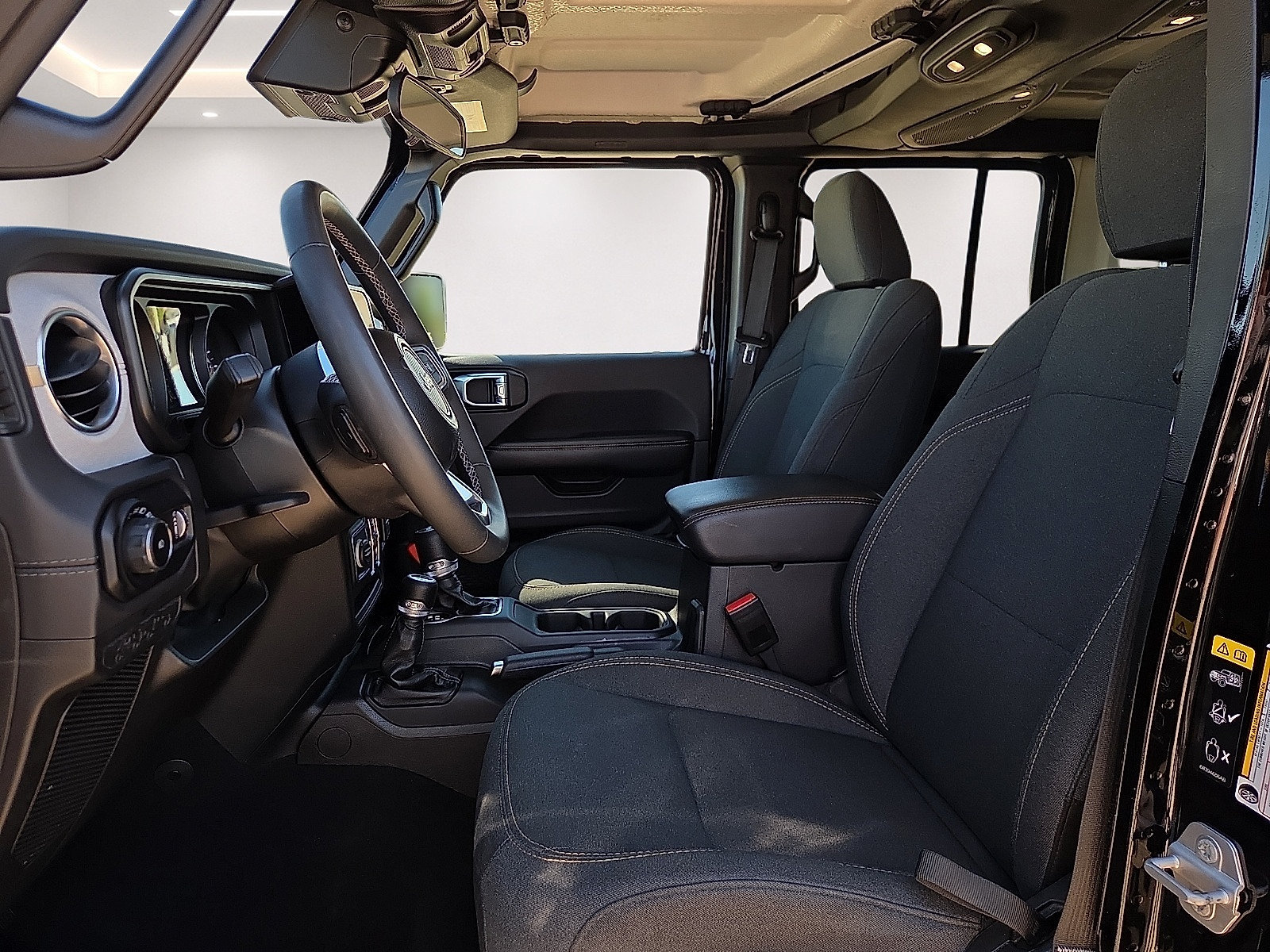 Used 2025 Jeep Wrangler Unlimited Sahara AWD/4WD image 14
