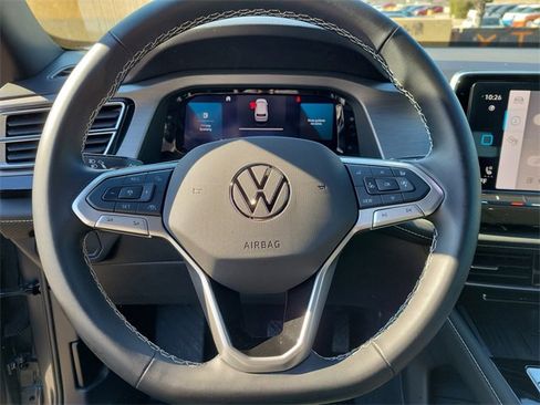 Certified 2025 Volkswagen Atlas Cross Sport SE w/ Panoramic Sunroof Package image 23