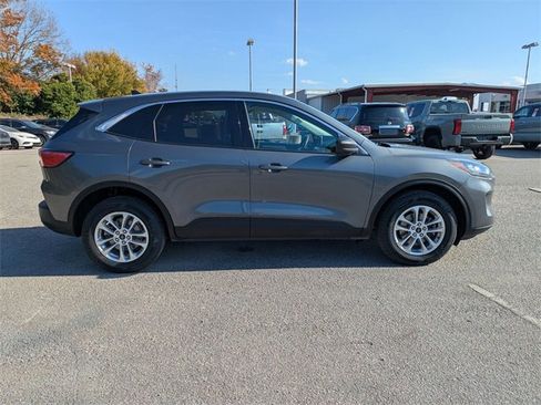 Used 2022 Ford Escape SE image 2