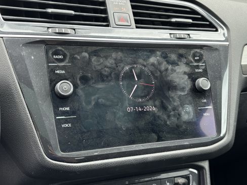 Used 2021 Volkswagen Tiguan SE R-Line AWD/4WD image 23