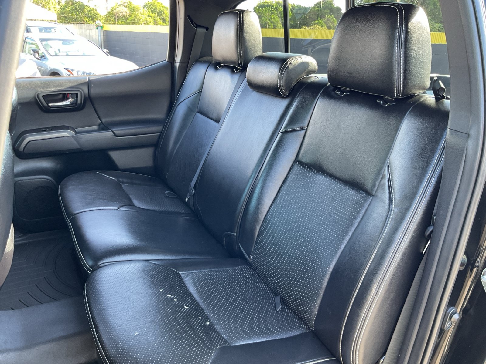 Used 2016 Toyota Tacoma TRD Sport AWD/4WD image 19
