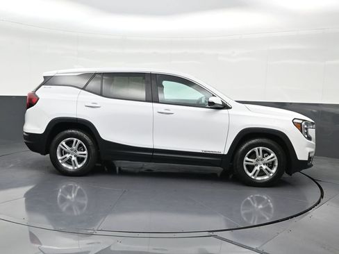 Used 2023 GMC Terrain SLE image 7