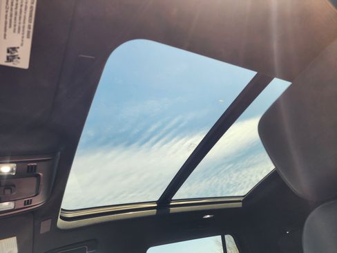 Used 2025 Chevrolet Tahoe Z71 w/ Z71 Off-Road Package image 27