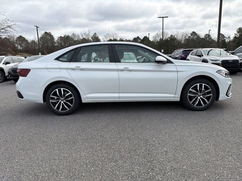 New 2026 Volkswagen Jetta SE image 6