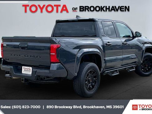 Used 2025 Toyota Tacoma SR5 AWD/4WD image 11