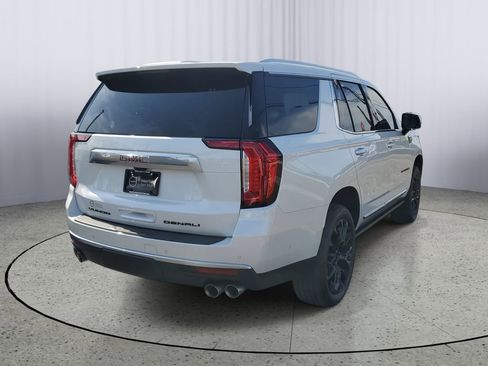 Used 2024 GMC Yukon Denali w/ Advanced Technology Package image 4