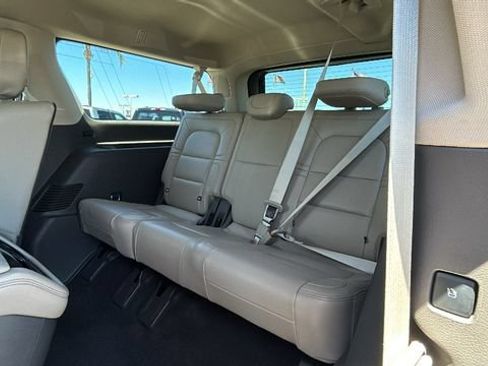 Used 2023 Lincoln Navigator L Reserve AWD/4WD image 17