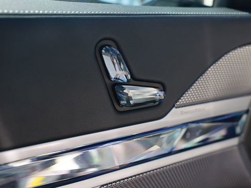 Used 2023 BMW 740i w/ Luxury Rear Seating Package RWD image 17