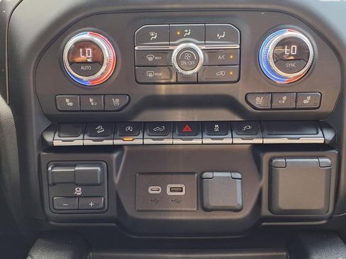 Used 2021 GMC Sierra 1500 AT4 image 23