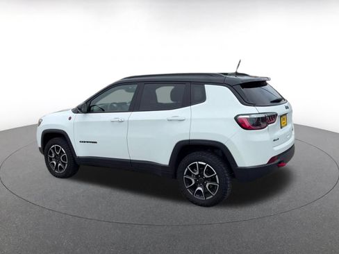 Used 2025 Jeep Compass Trailhawk AWD/4WD image 8