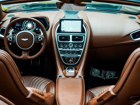 Used 2019 Aston Martin DB11 Volante RWD image 5