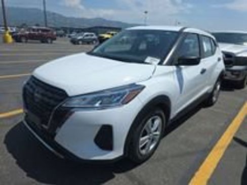 Used 2024 Nissan Kicks S FWD image 11