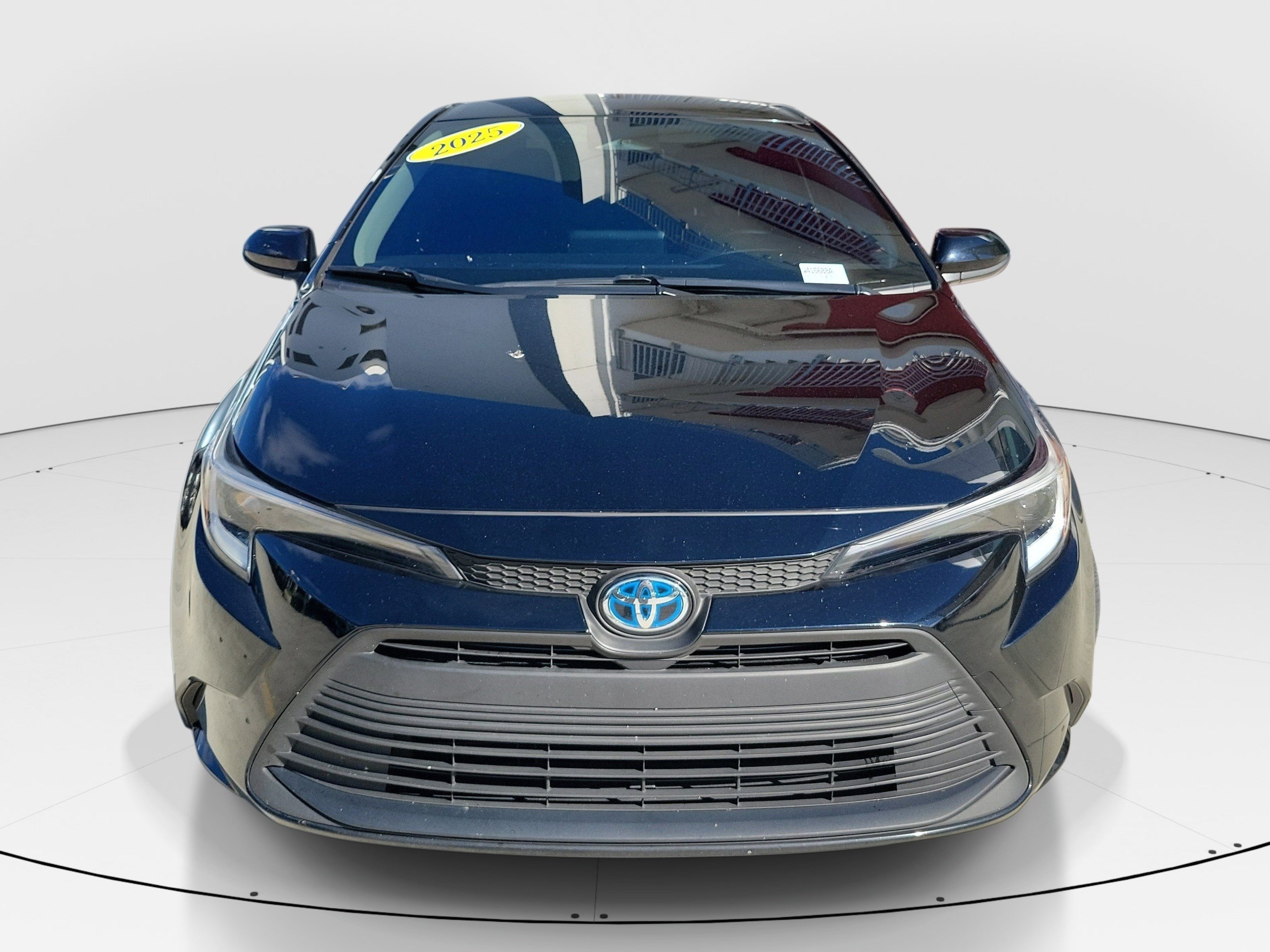 Used 2025 Toyota Corolla LE FWD image 2