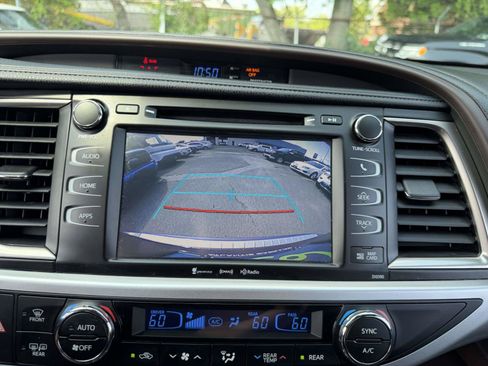 Used 2019 Toyota Highlander XLE AWD/4WD image 28