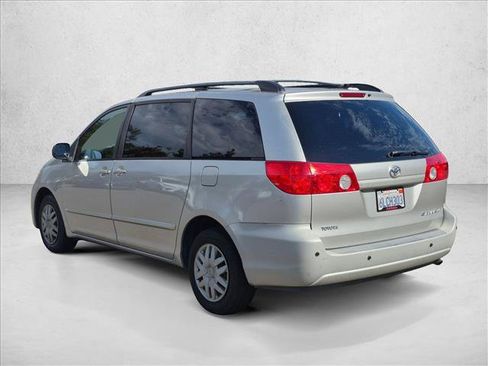 Used 2010 Toyota Sienna LE FWD image 8