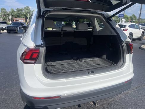 Used 2018 Volkswagen Tiguan SEL AWD/4WD image 37