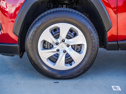 Certified 2020 Toyota RAV4 LE image 5