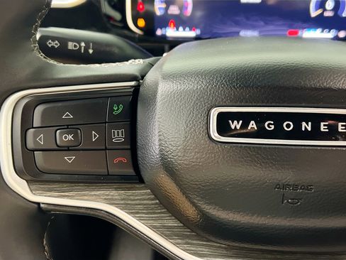 Used 2022 Jeep Wagoneer Series III w/ Premium Group I image 18