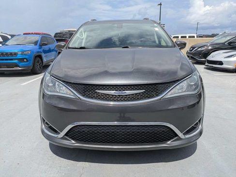 Used 2019 Chrysler Pacifica Touring-L FWD image 8
