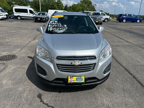 Used 2016 Chevrolet Trax LT w/ LPO, Cargo Package FWD image 2