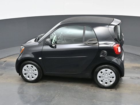 Used 2016 smart fortwo passion image 29