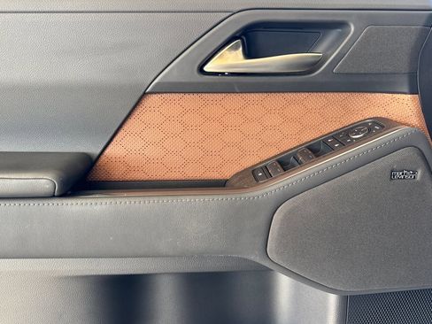 Used 2024 Lexus GX 550 image 8