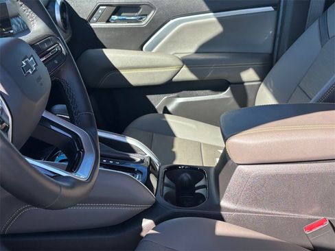 Used 2024 Chevrolet Colorado ZR2 w/ ZR2 Convenience Package III image 11