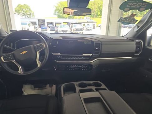 Certified 2025 Chevrolet Silverado 1500 LT AWD/4WD image 11