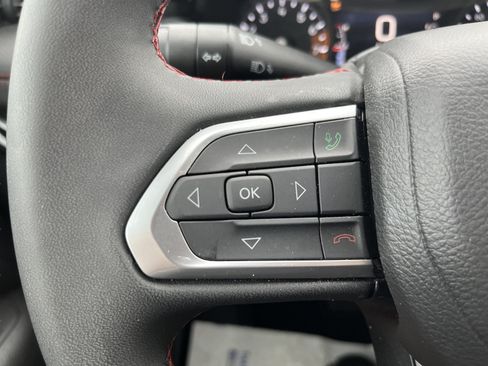 Used 2025 Jeep Compass Trailhawk AWD/4WD image 18
