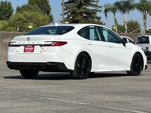 Used 2025 Toyota Camry SE FWD image 3