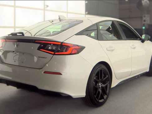 Used 2025 Honda Civic Sport image 5