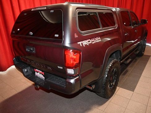 Used 2018 Toyota Tacoma TRD Off-Road image 13