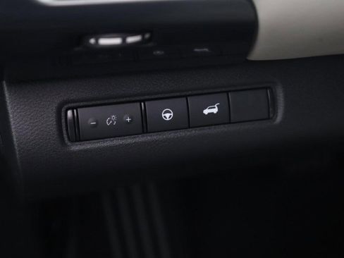 New 2026 Nissan Pathfinder SL image 12