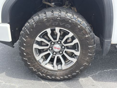 Used 2021 GMC Sierra 1500 AT4 w/ Technology Package AWD/4WD image 35