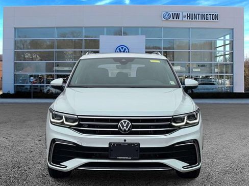 Used 2023 Volkswagen Tiguan SEL R-Line AWD/4WD image 2