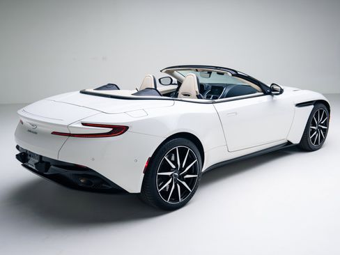 Used 2020 Aston Martin DB11 Volante image 5