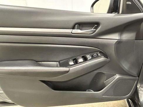 Used 2024 Nissan Altima 2.5 SR image 12