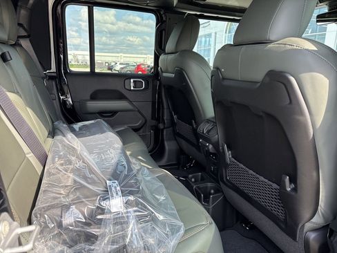 New 2026 Jeep Gladiator Mojave image 13