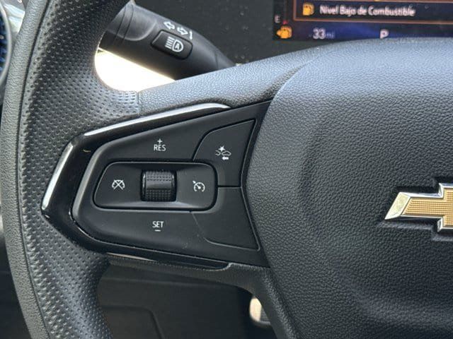 Used 2025 Chevrolet Trax LT FWD image 14