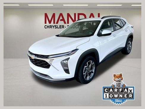 Used 2025 Chevrolet Trax LT w/ LT Convenience Package FWD image 1