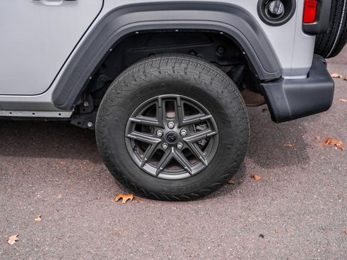Used 2024 Jeep Wrangler Sport S image 13