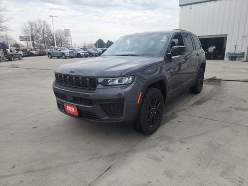 New 2026 Jeep Grand Cherokee Altitude AWD/4WD image 3