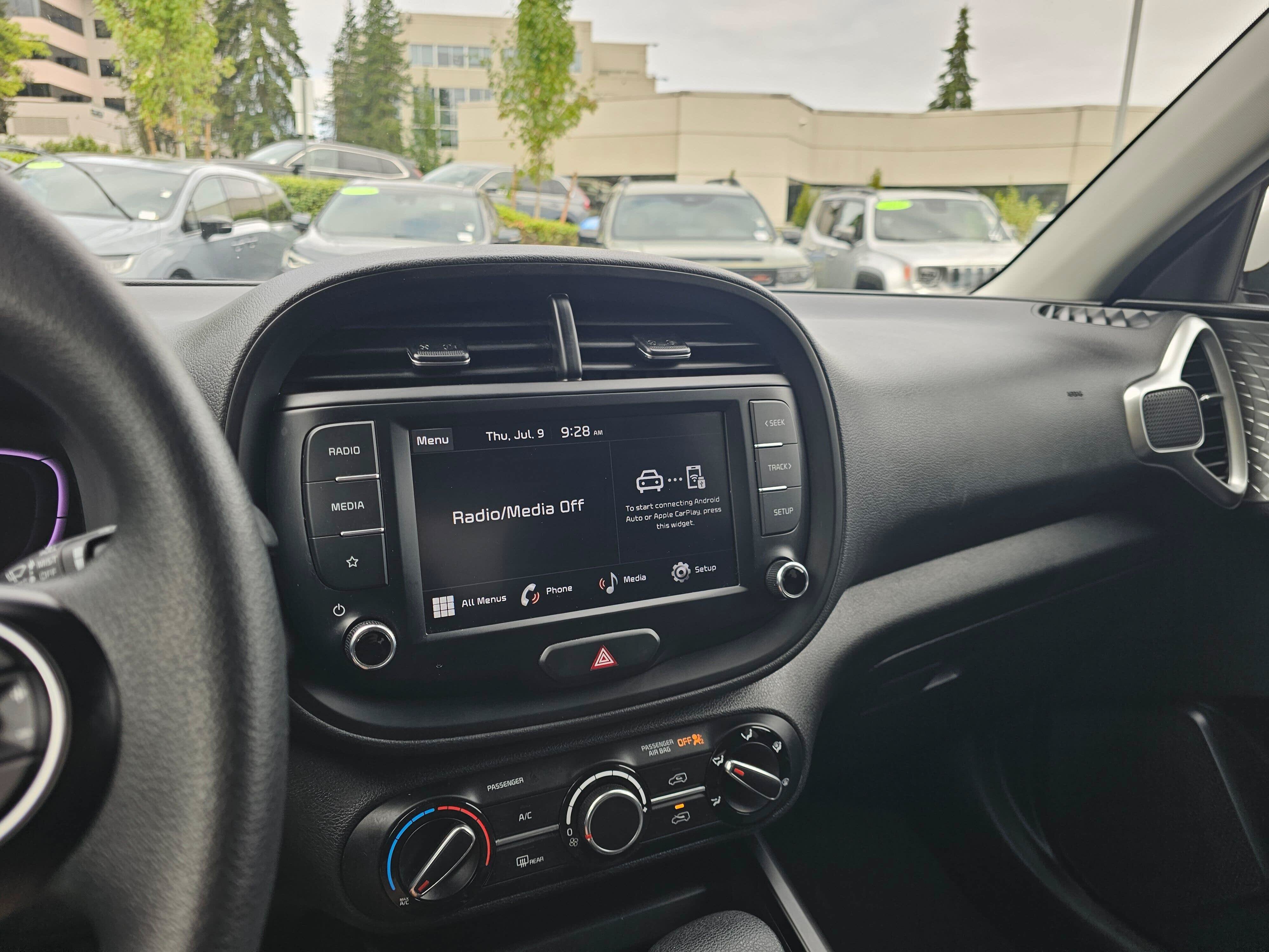 Used 2023 Kia Soul LX w/ LX Technology Package FWD image 26