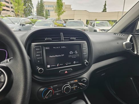 Used 2023 Kia Soul LX w/ LX Technology Package FWD image 26