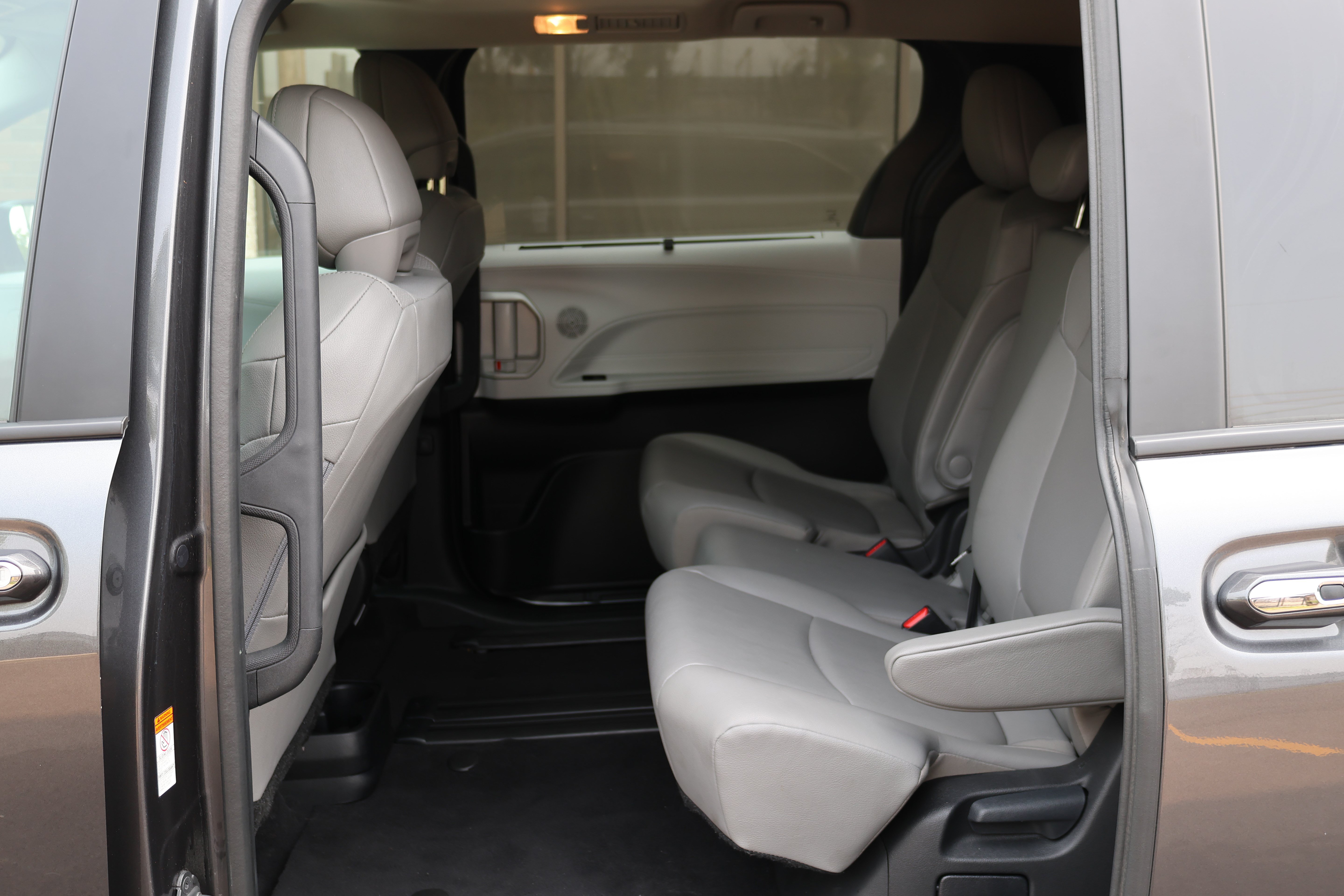 Certified 2025 Toyota Sienna XLE FWD image 15
