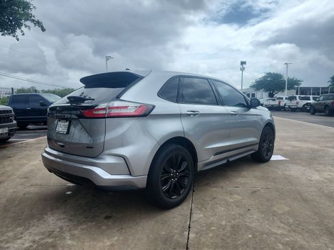 Used 2024 Ford Edge SE w/ Black Appearance Package image 6